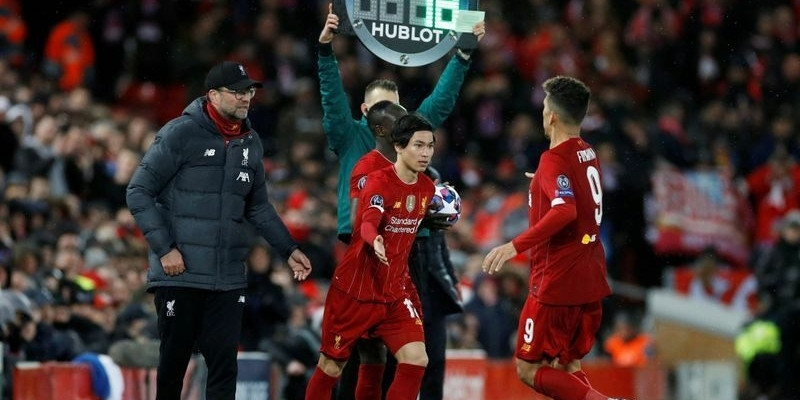 Tất Tần Tật Về Luật Thay Người Trong Bóng Đá 2 Fifa cho phép mỗi đội thay đổi tối đa 5 cầu thủ